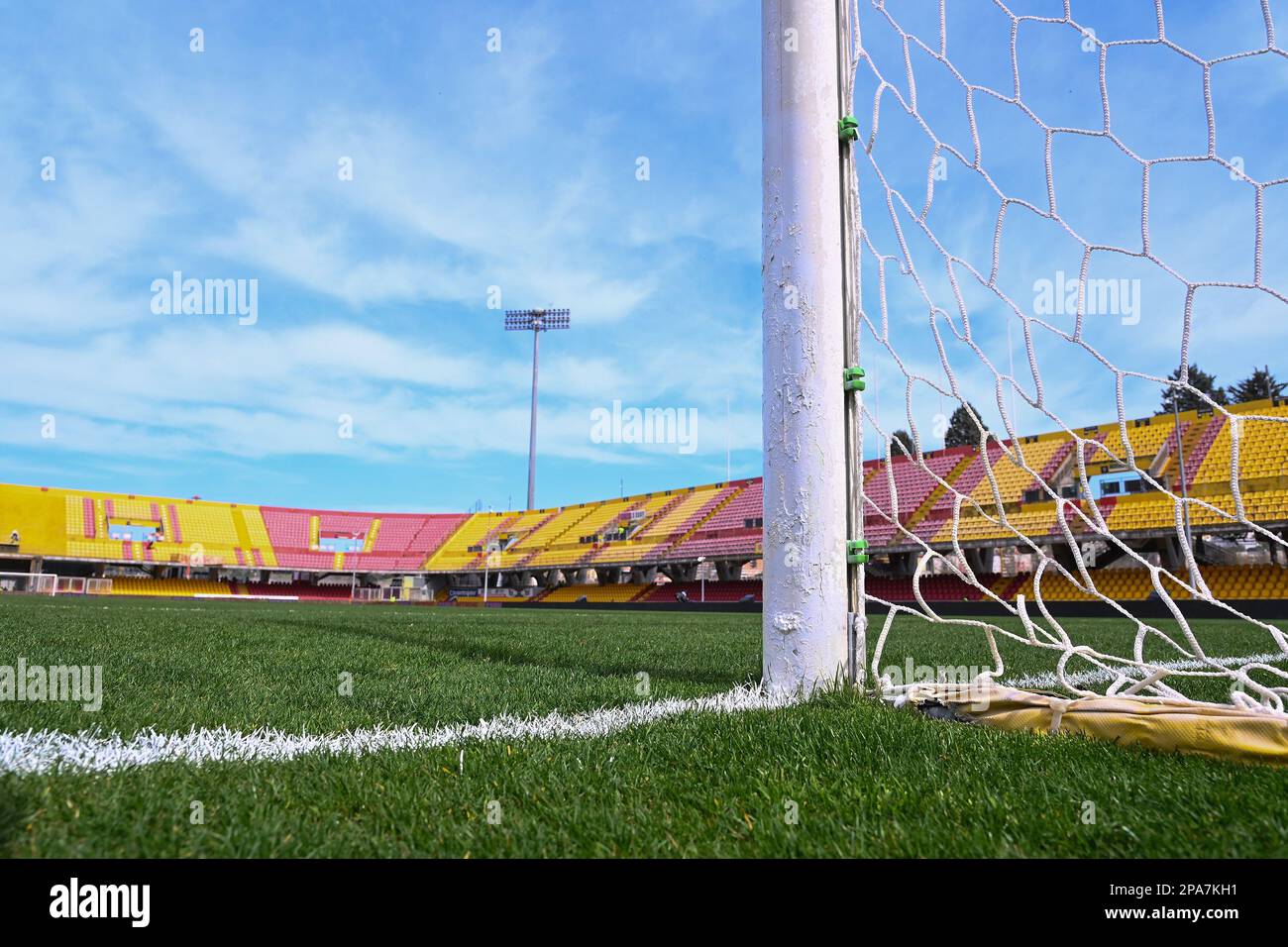 Campeonato Italiano Serie B Entre Benevento Vs Como Foto Editorial - Imagem  de futebol, italiano: 270667861