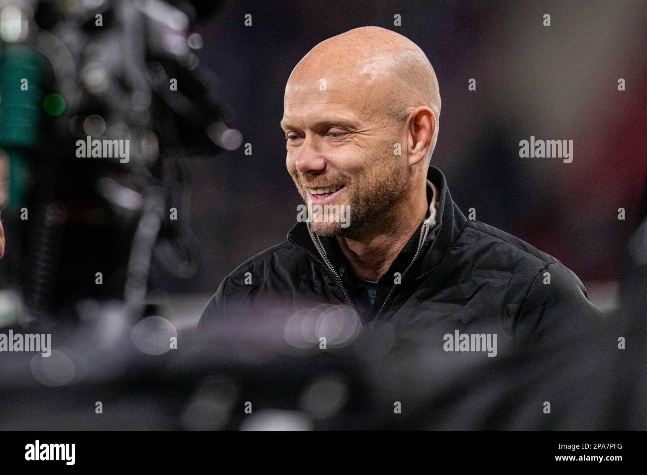 ALKMAAR, NETHERLANDS - MARCH 11: head coach Dennis van der Ree of FC Groningen during the Dutch Eredivisie match between AZ and FC Groningen at AFAS Stadion on March 11, 2023 in Alkmaar, Netherlands (Photo by Patrick Goosen/Orange Pictures) Stock Photo