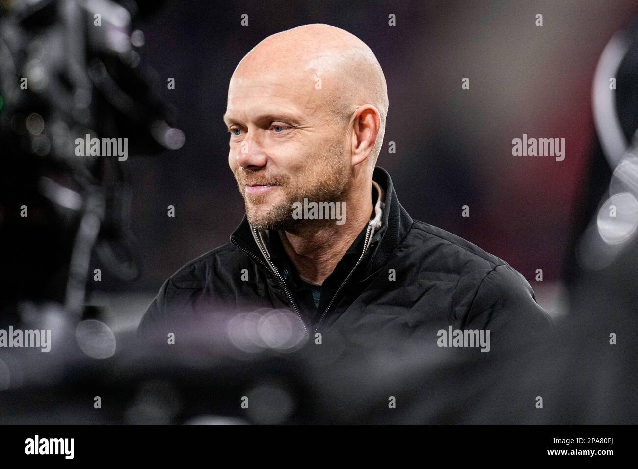 ALKMAAR, NETHERLANDS - MARCH 11: head coach Dennis van der Ree of FC Groningen during the Dutch Eredivisie match between AZ and FC Groningen at AFAS Stadion on March 11, 2023 in Alkmaar, Netherlands (Photo by Patrick Goosen/Orange Pictures) Stock Photo