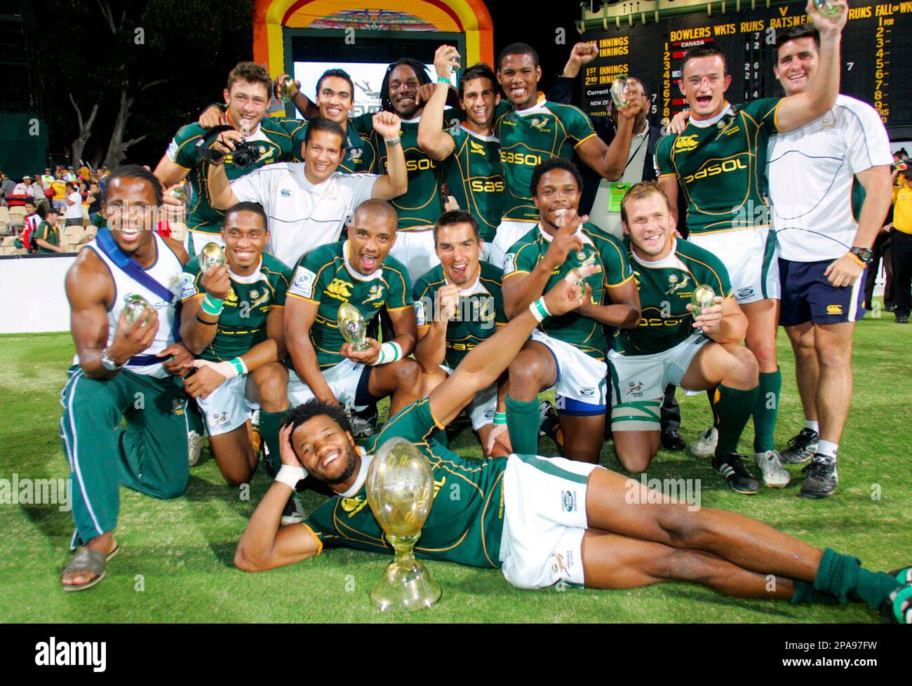 South African rugby players pose for photo after winning Rugby Sevens ...