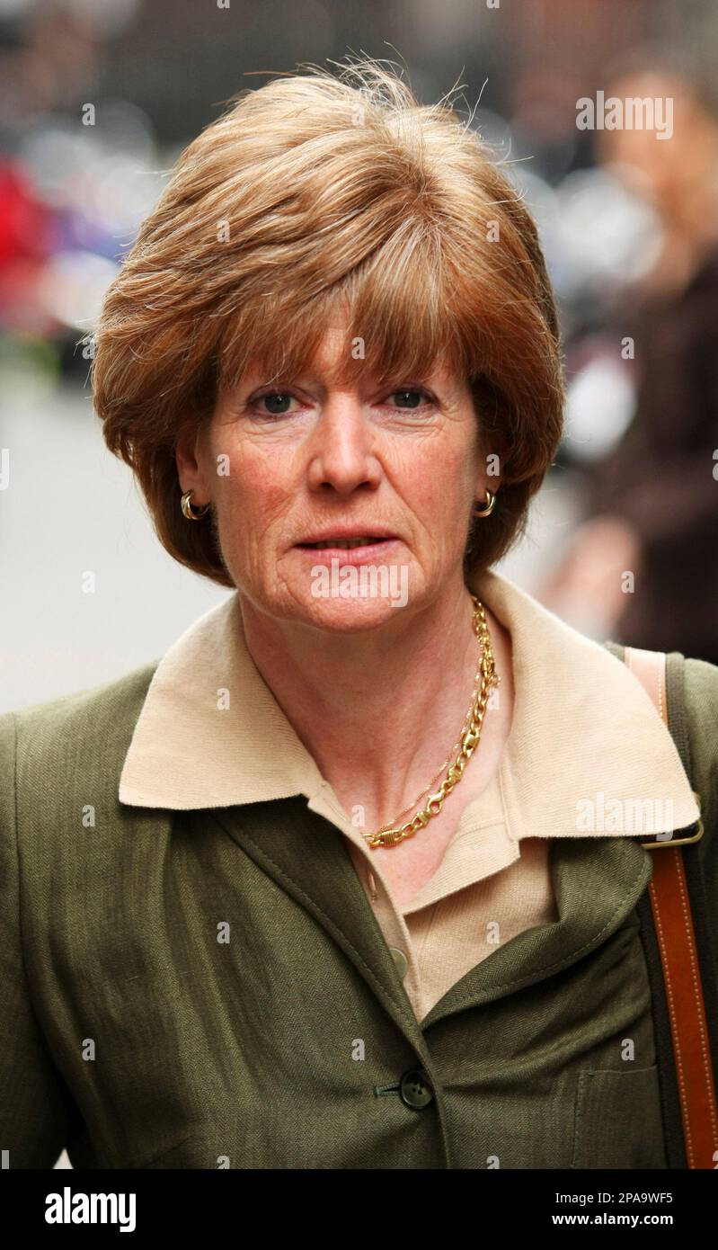lady-sarah-mccorquodale-the-older-sister-of-the-late-princess-diana