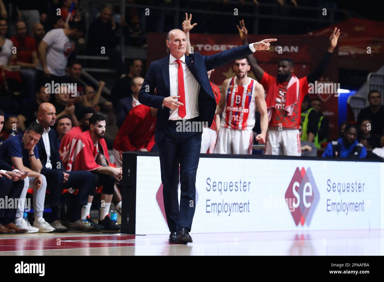 Players of Crvena Zvezda look dejected after the 2022/2023 Turkish News  Photo - Getty Images