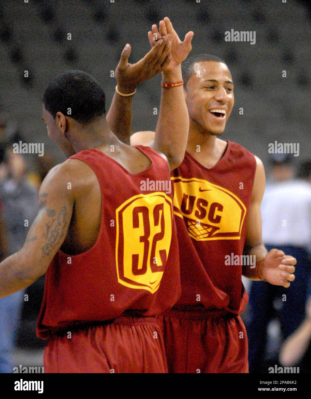 Southern California guard O.J. Mayo 32 and teammate Dwight Lewis