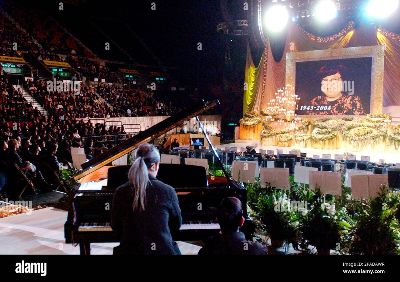 Thousands of Hong Kong people bid farewell to late actress Lydia Sum, a ...