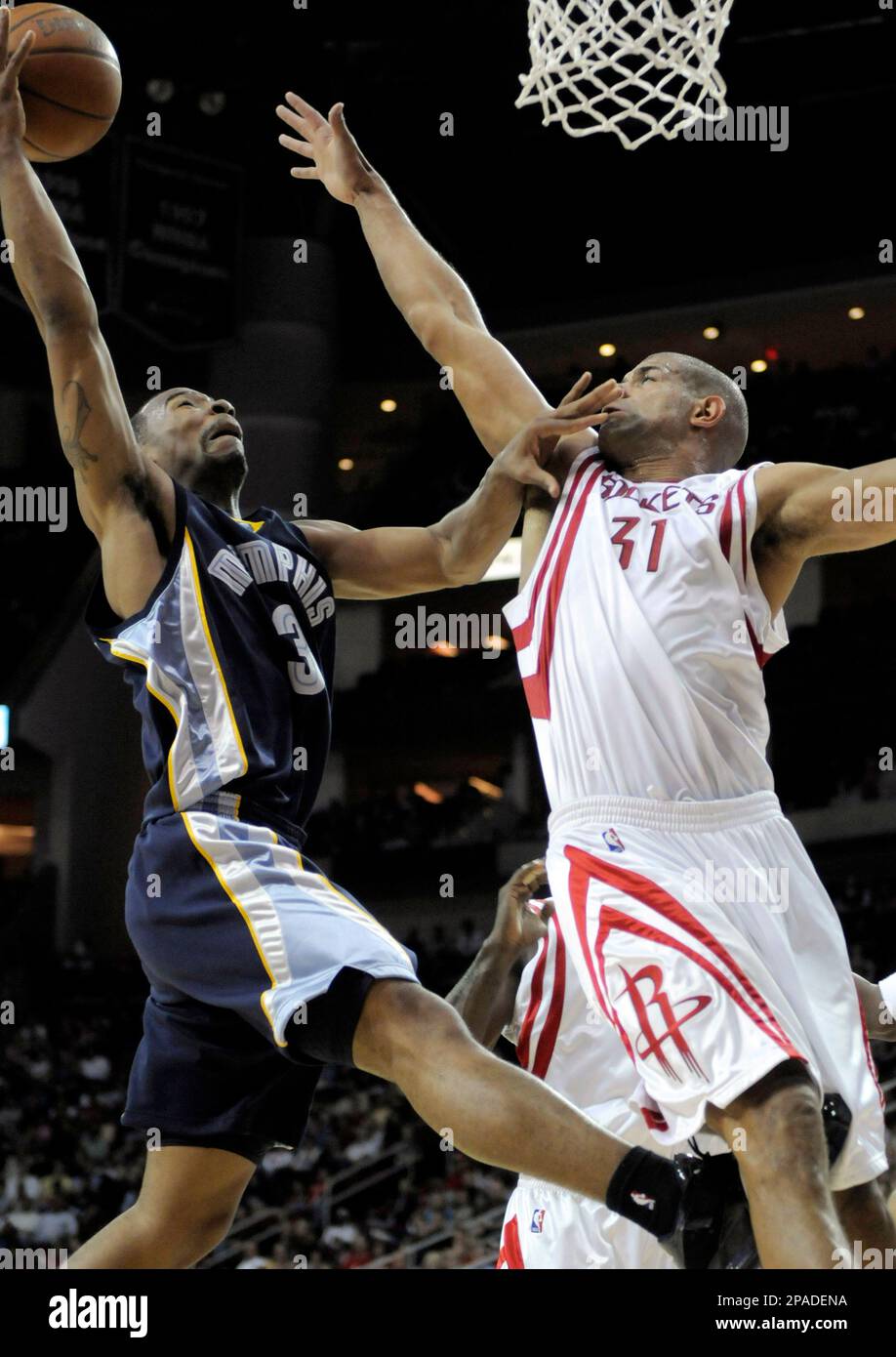 Memphis Grizzlies' Javaris Crittendon (3) goes to the basket against ...