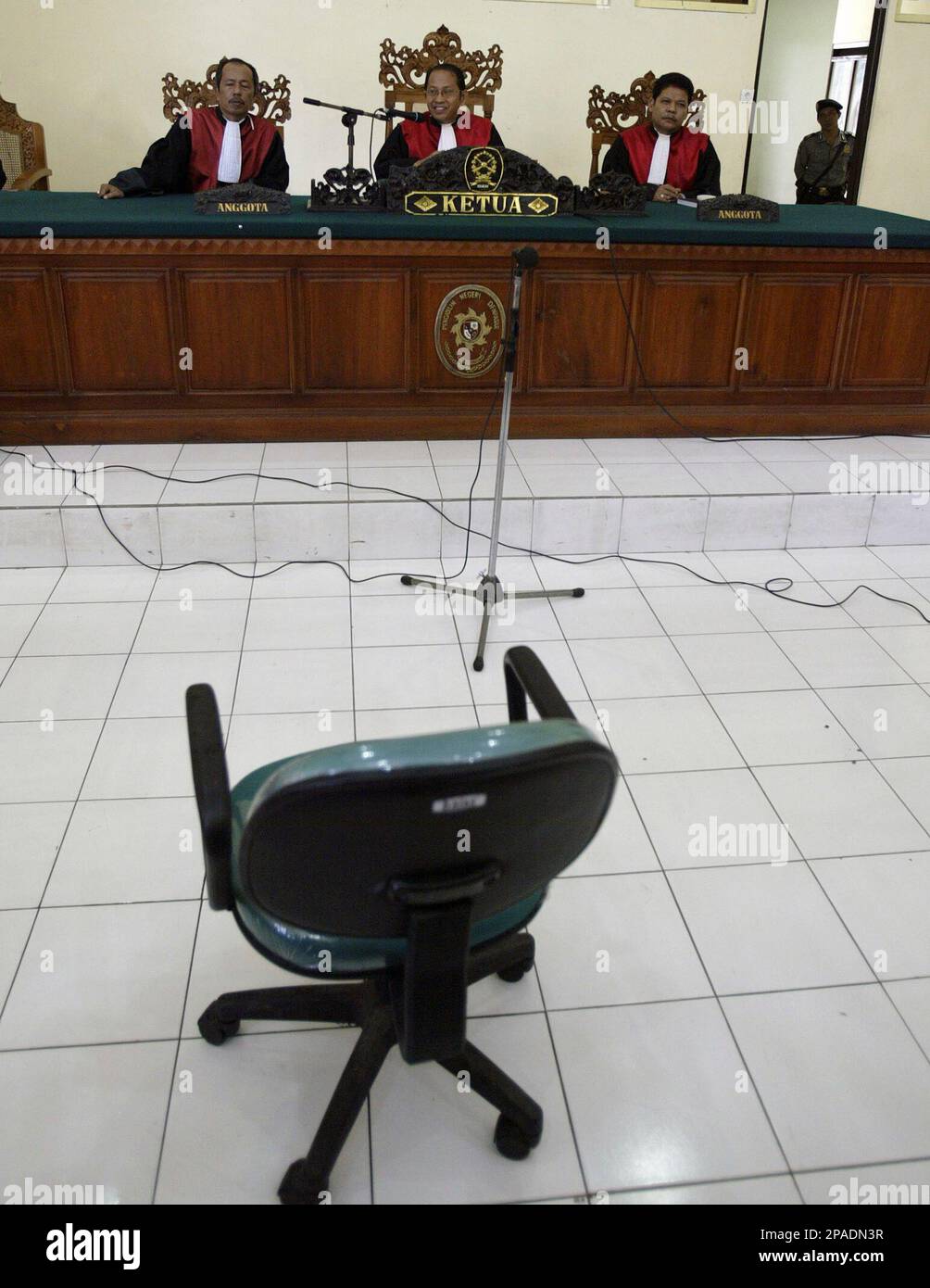 Indonesian judges of Ali Ghufron (alias Mukhlas), from left: Daniel Palittin, Posman Naingolan, and Muhammad Sabir talk to prosecutor and Bali bomber's lawyer during a trial at Denpasar District Court in Bali, Indonesia Thursday, Feb. 28, 2008. Mukhlas with Imam Samudra and Amrozi, was sentenced to death for their part in the 2002 nightclub bombings in Kuta, Bali that killed 202 people and injured more than 300. (AP Photo/Firdia Lisnawati) Stock Photo
