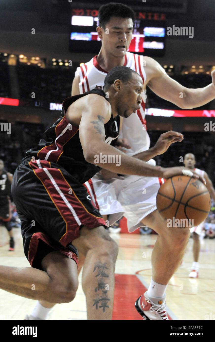 Miami Heat forward Shawn Marion, front, drives the ball past Houston