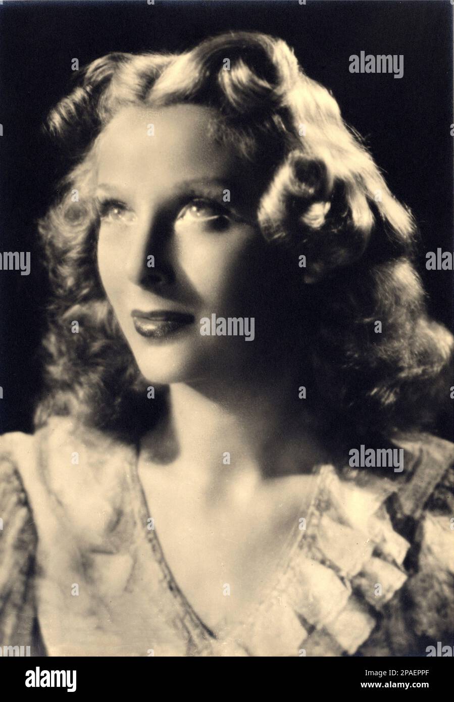 1940 ca : The italian movie actress CATERINA BORATTO ( born in Torino 1915  ) , photo by Giolfi , Roma . In 1938, Metro-Goldwyn-Mayer tycoon Louis B. Mayer offered Boratto a contract. She was invited to Hollywood where she was groomed to be the new Jeanette MacDonald but nothing came out of it and Boratto soon grew impatient. She decided to return to Italy just after the war was declared . - CINEMA - FILM   - ATTRICE  - DIVA - DIVINA - VAMP - CINEMA - TELEFONI BIANCHI - ANNI QUARANTA - 40's  - ritratto - portrait - pizzo - lace - bionda - blonde   ----      ARCHIVIO GBB Stock Photo