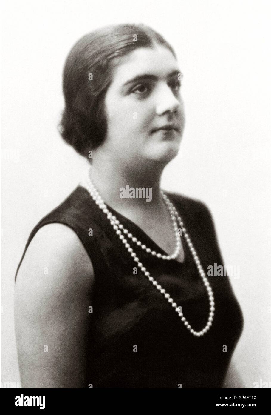 1948 , Milano , Italy : The italian Opera soprano singer MARIA CANIGLIA (May 5, 1905, Naples - April 16, 1979, Rome) at time of performing in FEDORA by Umberto Giordano at La Scala . When her La Scala contract began in 1931, Caniglia found that she had been assigned only one role, that of Maria in Ildebrando Pizzetti's Lo straniero with the composer conducting. In the aftermath of her performances, she found that she had been scheduled for other productions for the duration of the season. Her next assignment was the premiere of Italo Montemezzi's La notte di Zoraima, a work whose popularity pr Stock Photo