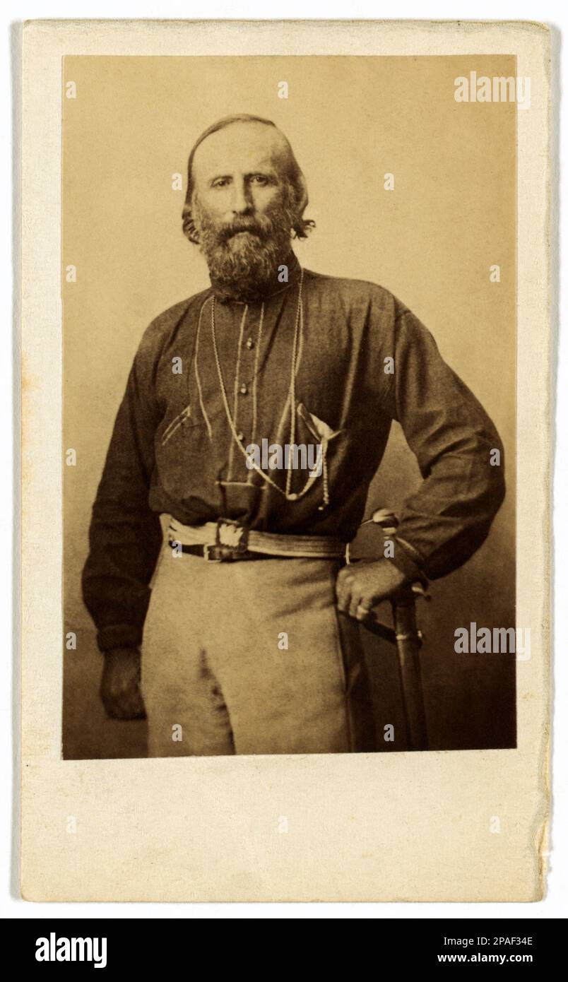The italian politician GIUSEPPE GARIBALDI ( Nizza 1807 - Caprera 1882 ) , photo taken in Napoli by photographer GUSTAVE LE GRAY - POLITICO - POLITICA - POLITIC  - Unita' d' Italia - Risorgimento  - foto storiche - foto storica - portrait - ritratto - beard - barba - spada - sword  ----      ARCHIVIO GBB Stock Photo