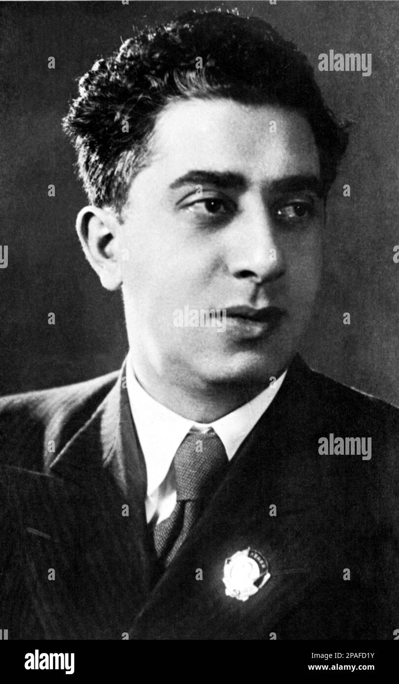 The russian-armenian music composer ARAM KHACHATURIAN ( 1903 - 1977 ) , author of music based largely on folk idioms . A popular composer of ballets and symphonic works - MUSICA CLASSICA - CLASSICAL - COMPOSITORE - MUSICISTA - portrait - ritratto - tie - cravatta - collar - colletto    ----      ARCHIVIO GBB Stock Photo