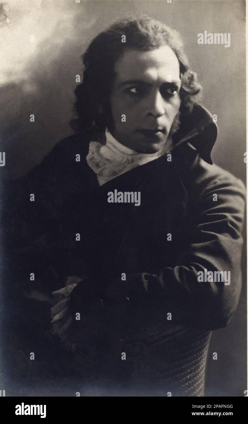 1915 ca : The italian silent movie actor AMLETO NOVELLI ( Bologna 1881 - Torino 1924 ) - FILM - CINEMA MUTO - portrait - ritratto - rouche - collar - attore cinematografico ----      ARCHIVIO GBB Stock Photo