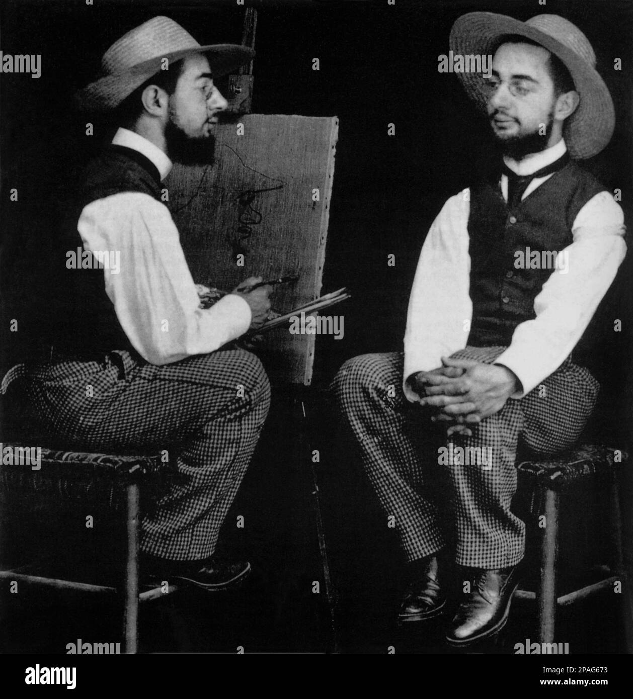 1883 ca : The most celebrated french painter  Henry de TOULOUSE - LAUTREC ( Albi 1864 - Malrome' , Gironde 1901 ) in a double exposure  photo portrait , photo by Maurice Guibert  - FOTO STORICHE - HISTORY - ARTS - ARTE - PITTURA  - PITTORE - artist - artista - portrait - ritratto - BELLE EPOQUE - doppio - doppia esposizione - specchio - mirror - hat - cappello di paglia - beard - barba - nano - darf - occhiali - lens - pince nez - collar - colletto - tie - cravatta   ----      ARCHIVIO GBB Stock Photo
