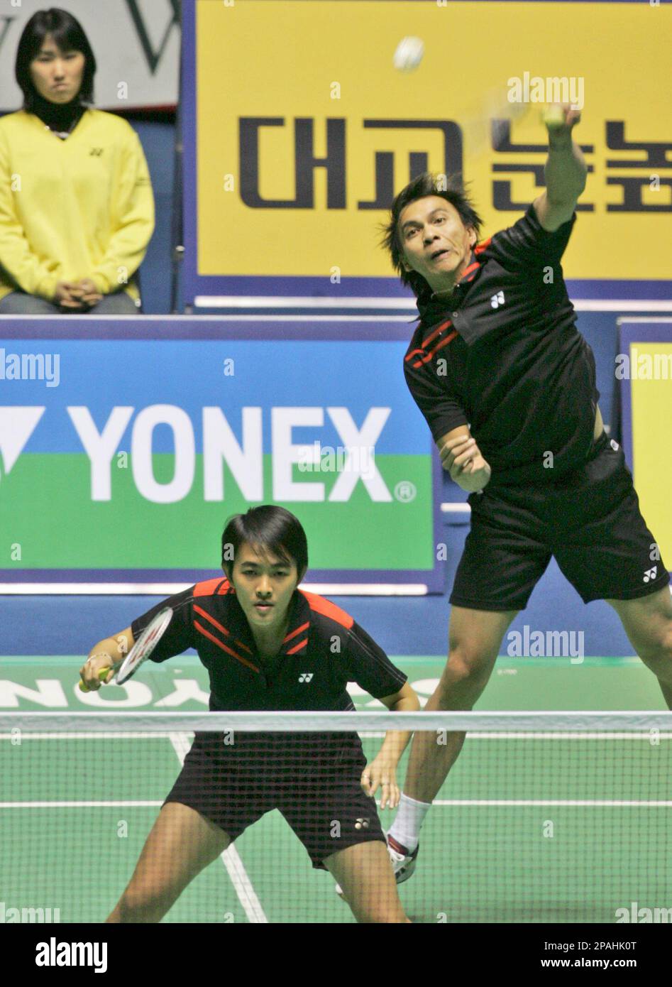 Indonesias Flandy Limpel, right, returns a shot as his teammate Vita Marissa looks on during the mixed double final match of the Korea Open Badminton against South Koreas Lee Hyo-jung and Lee