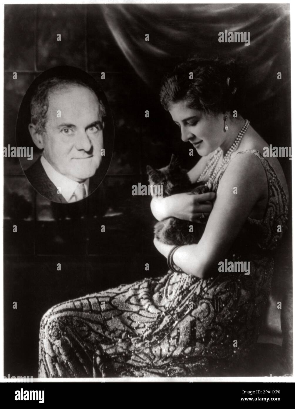 1920's , USA  : The Opera soprano singer GANNA  WALSKA ( born Hanna Puacz ,  Brest-Litovsk , Russia 1887 - Santa Barbara 1984) to wed the millionaire manufacturer and newspaper heir Harold F. McCormick (1872-1941) , divorced in 1931 . Walska pursued a career as an opera singer. Her memoirs were called Always Room at the Top. Orson Welles claimed that McCormick's lavish promotion of Walska's opera career—despite her apparent renown as a terrible singer—was a direct influence on the screenplay for Citizen Kane, wherein the titular character does much the same for his second wife, Susan Alexander Stock Photo