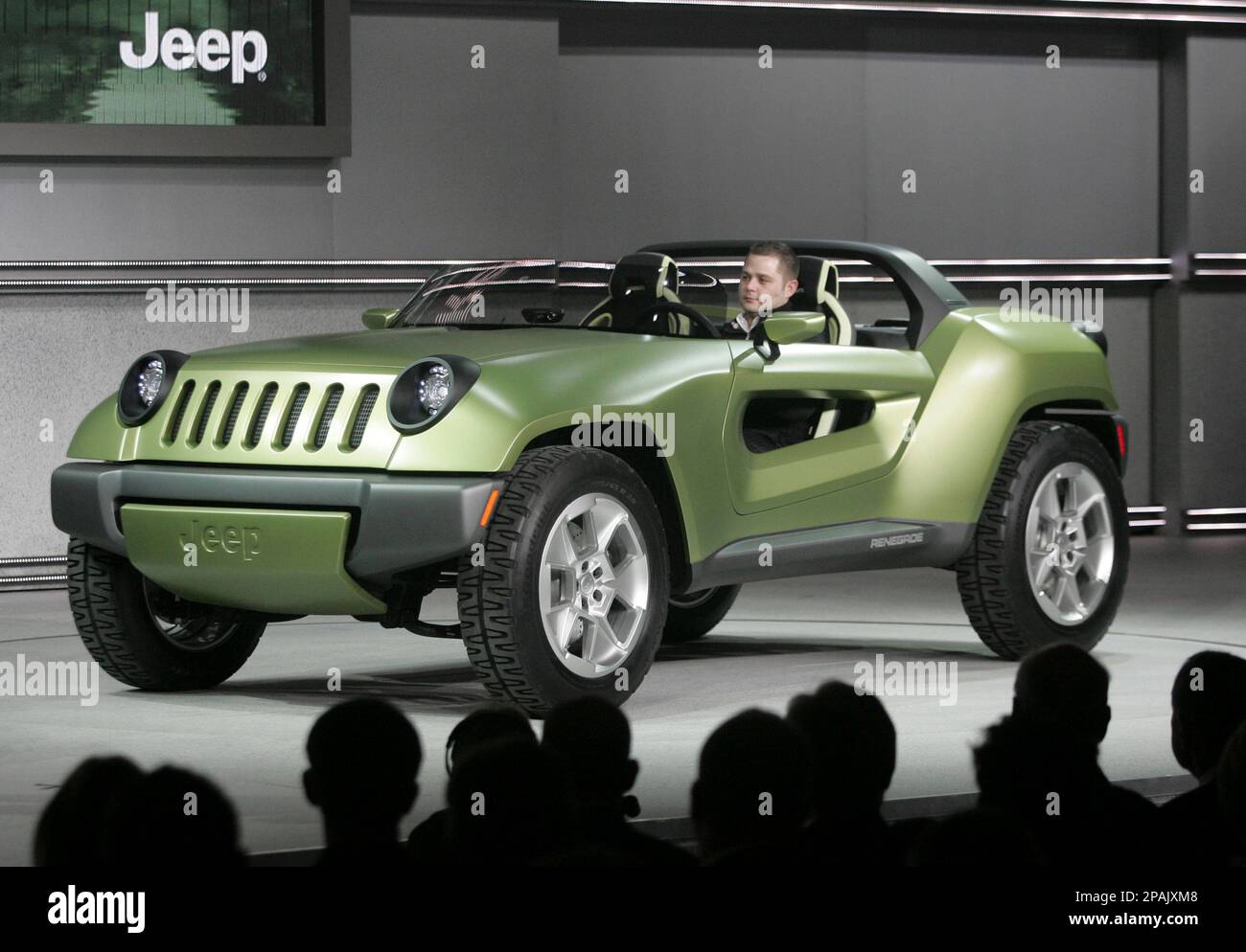 FILE ** Chrysler introduces the Jeep Renegade concept vehicle at the North  American International Auto Show Monday, Jan. 14, 2008 in Detroit. (AP  Photo/Jerry Mendoza, file Stock Photo - Alamy
