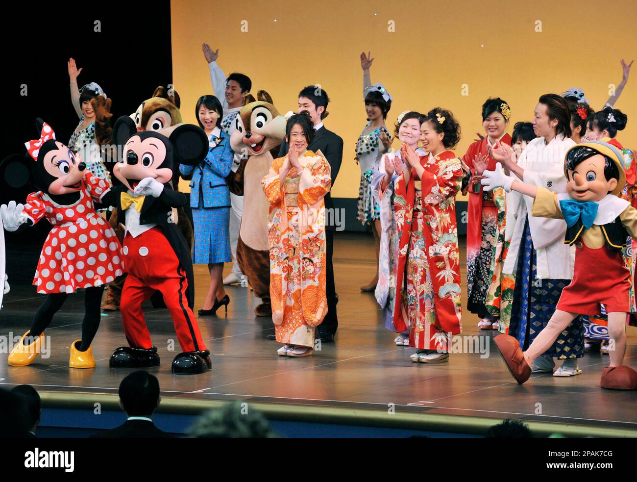 Participants, who attain the age of 20 years, dressed in Japanese 