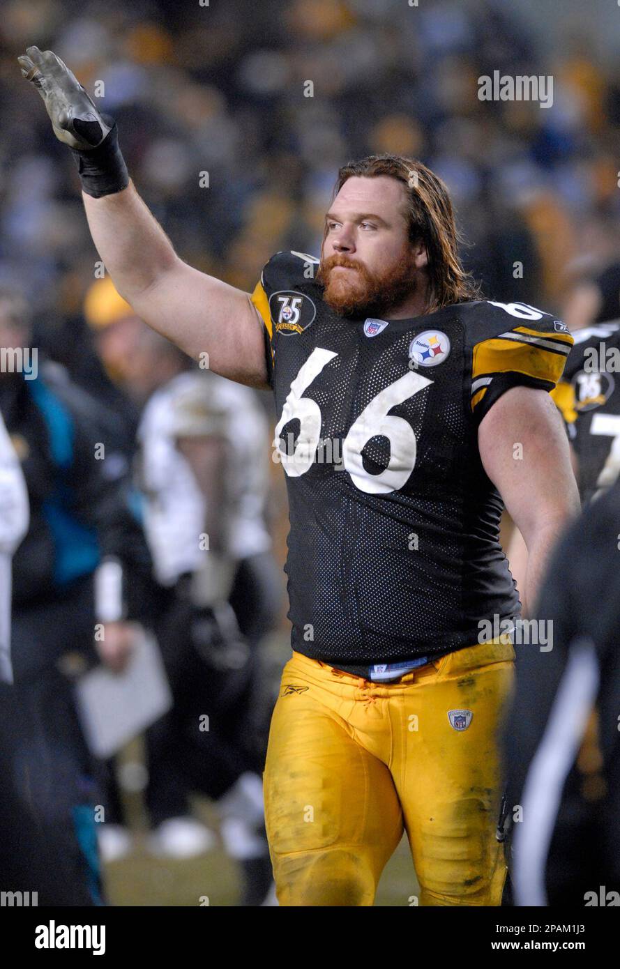 Pittsburgh Steelers offensive lineman Alan Faneca waves to fans after a  31-29 loss to the Jacksonville Jaguars in an NFL wild card playoff football  game in Pittsburgh, Saturday, Jan. 5, 2008. (AP