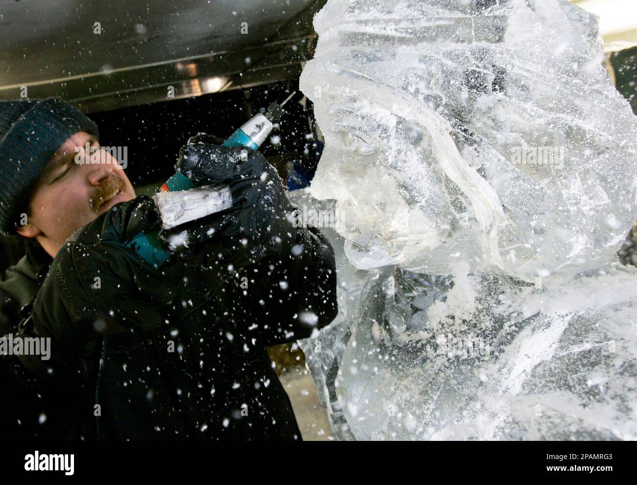 https://c8.alamy.com/comp/2PAMRG3/artist-eric-fontecchio-of-brookline-ice-company-carves-snow-white-in-brookline-mass-thursday-dec-27-2007-in-preparation-for-bostons-first-night-2008-fontecchio-will-help-carve-over-30000-pounds-of-block-ice-to-create-sculptures-entitled-snow-white-and-the-7-dwarfs-and-a-message-of-peace-to-be-displayed-in-downtown-boston-ap-photoelise-amendola-2PAMRG3.jpg