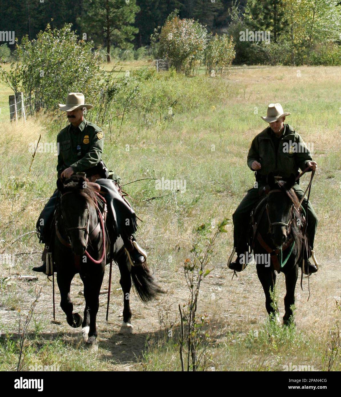 U.S. Border Patrol Agents Darrel Williams, left, and Justin Hefker ...