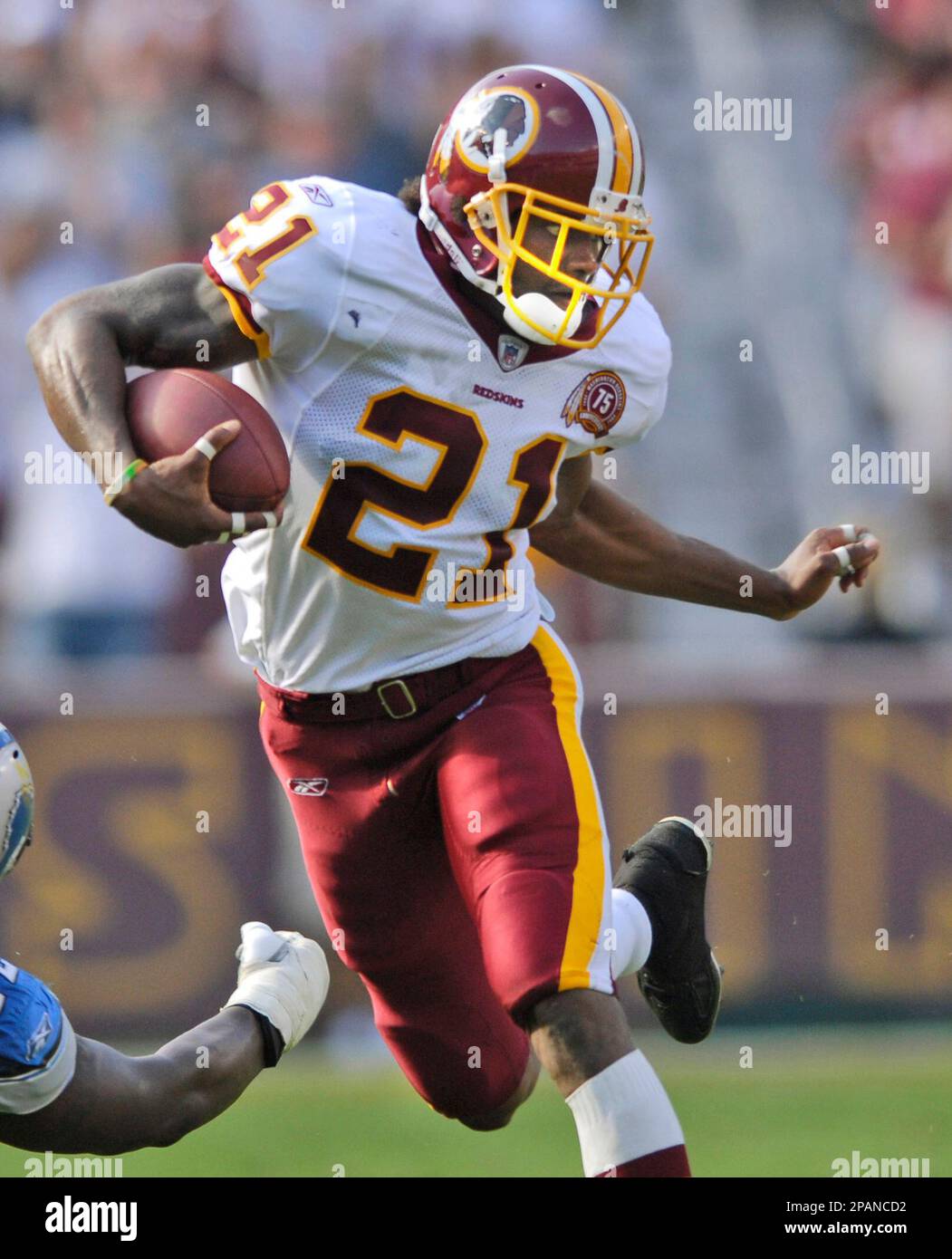 FILE ** Washington Redskins safety Sean Taylor (21) escapes the