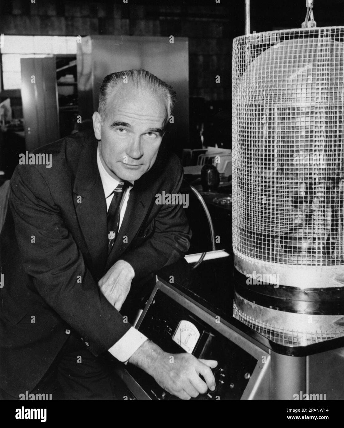 ** FILE PHOTO ** William Shockley, co-inventor of the transistor, poses in his lab in Mountain View, Calif., in this Nov. 1, 1956, file photo. Shockley, along with two other American scientists, won the Nobel Prize for Physics for their inventioin of the transistor. The first transistor was built 60 years ago on December 16, 1947. (AP Photo, file) Stock Photo