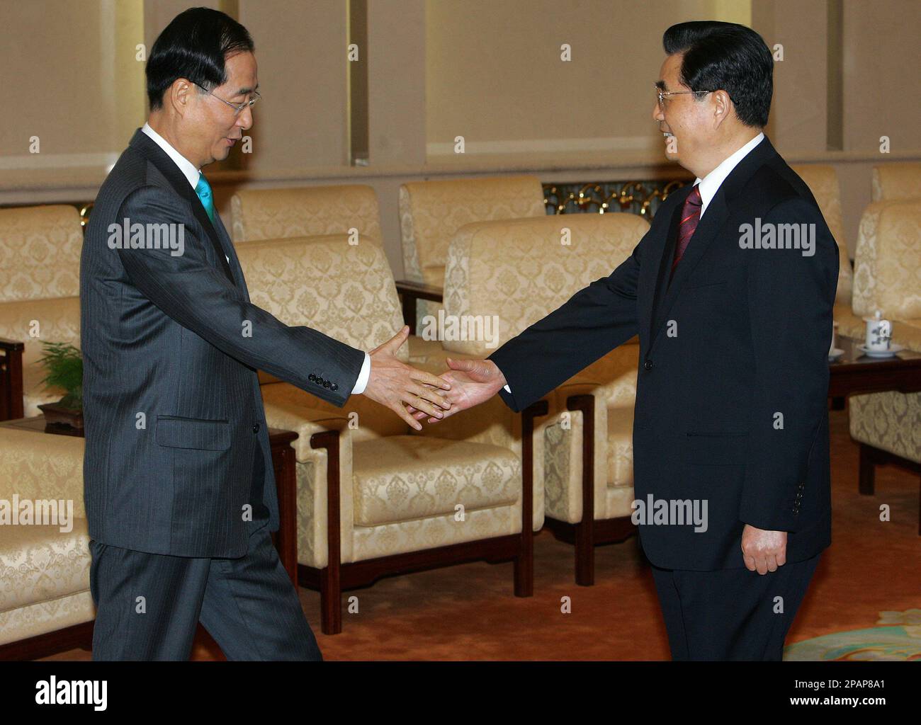 South Korean Prime Minister Han Duck-soo, Left, Meets With Chinese ...