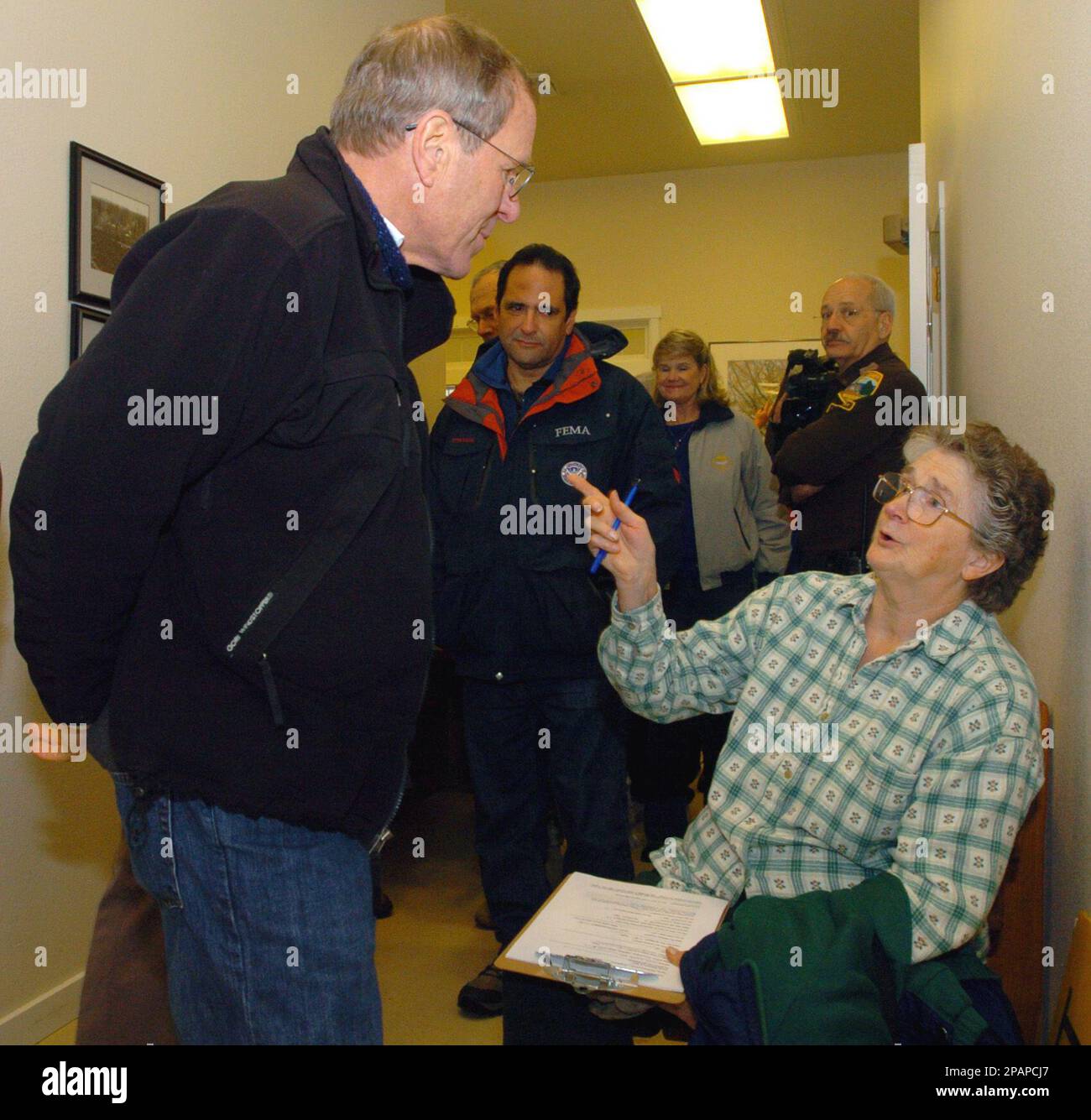Oregon governor Ted Kulongoski, left, with FEMA administrator Carlos