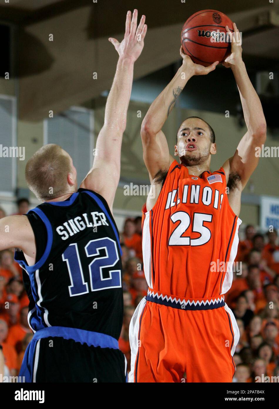 Illinois' Calvin Brock, right, shoots over Duke's Kyle Singler in the