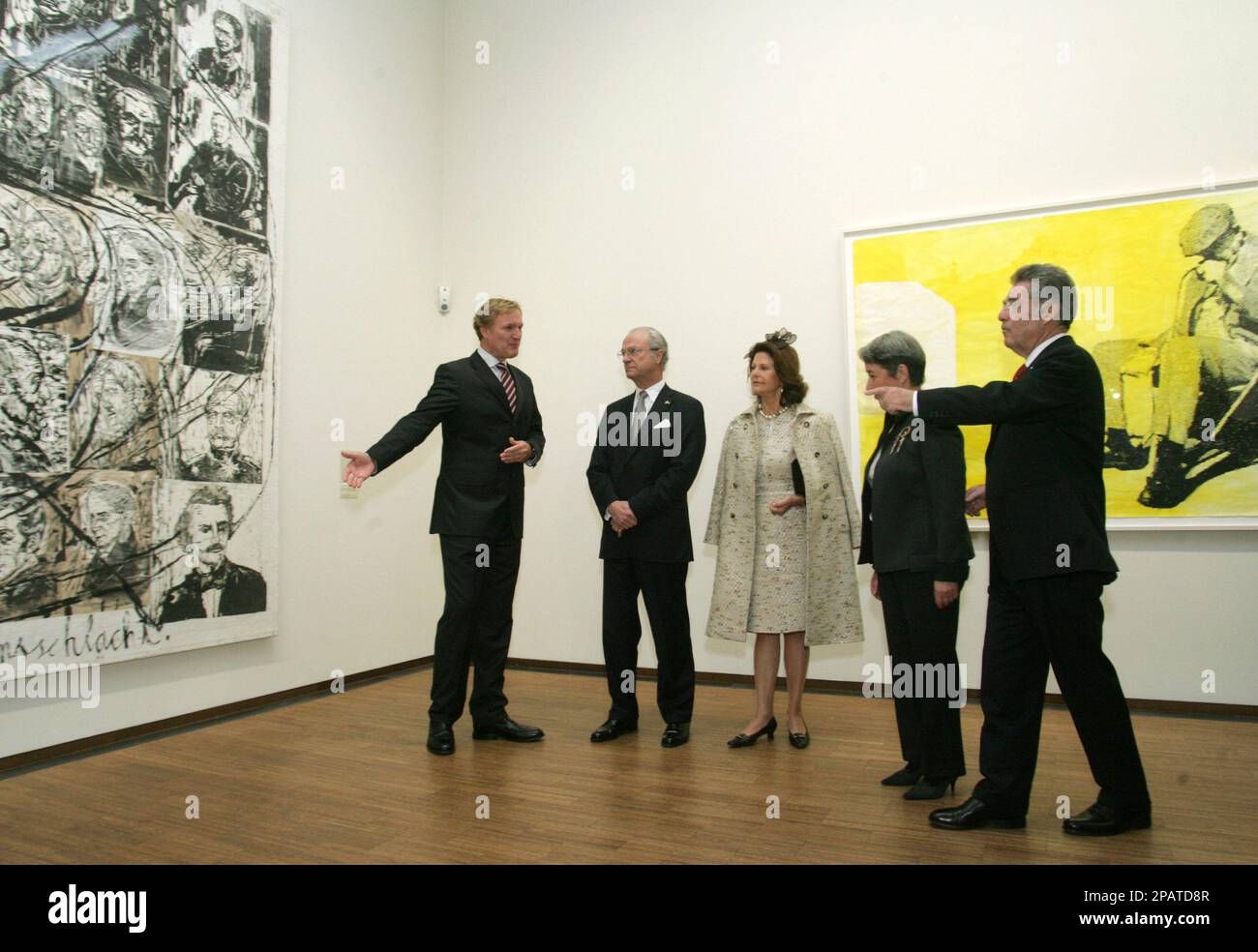 Swedens King Carl Xvi Gustaf Second Left Queen Silvia Center Wife Of The Austrian President 