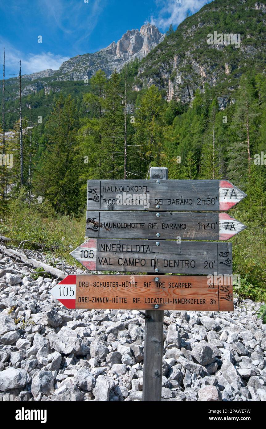Paths signs in Val Campo di Dentro (Innerfeldtal), Tre Cime Natural Park, Trentino-Alto Adige, Italy Stock Photo
