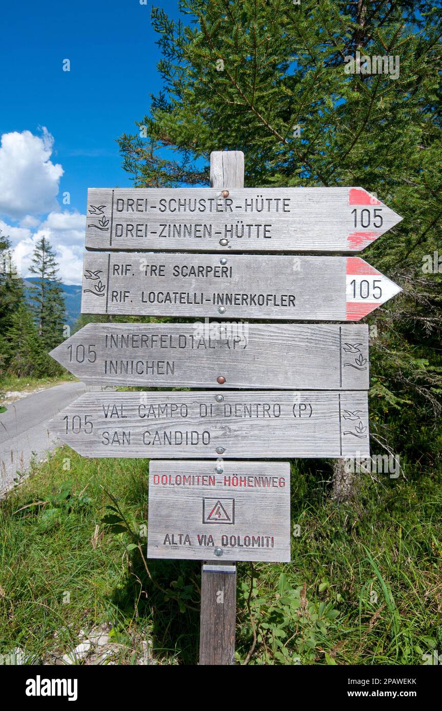 Path signs in Val Campo di Dentro (Innerfeldtal), Sesto (Sexten), Tre Cime Natural Park,Trentino-Alto Adige, Italy Stock Photo
