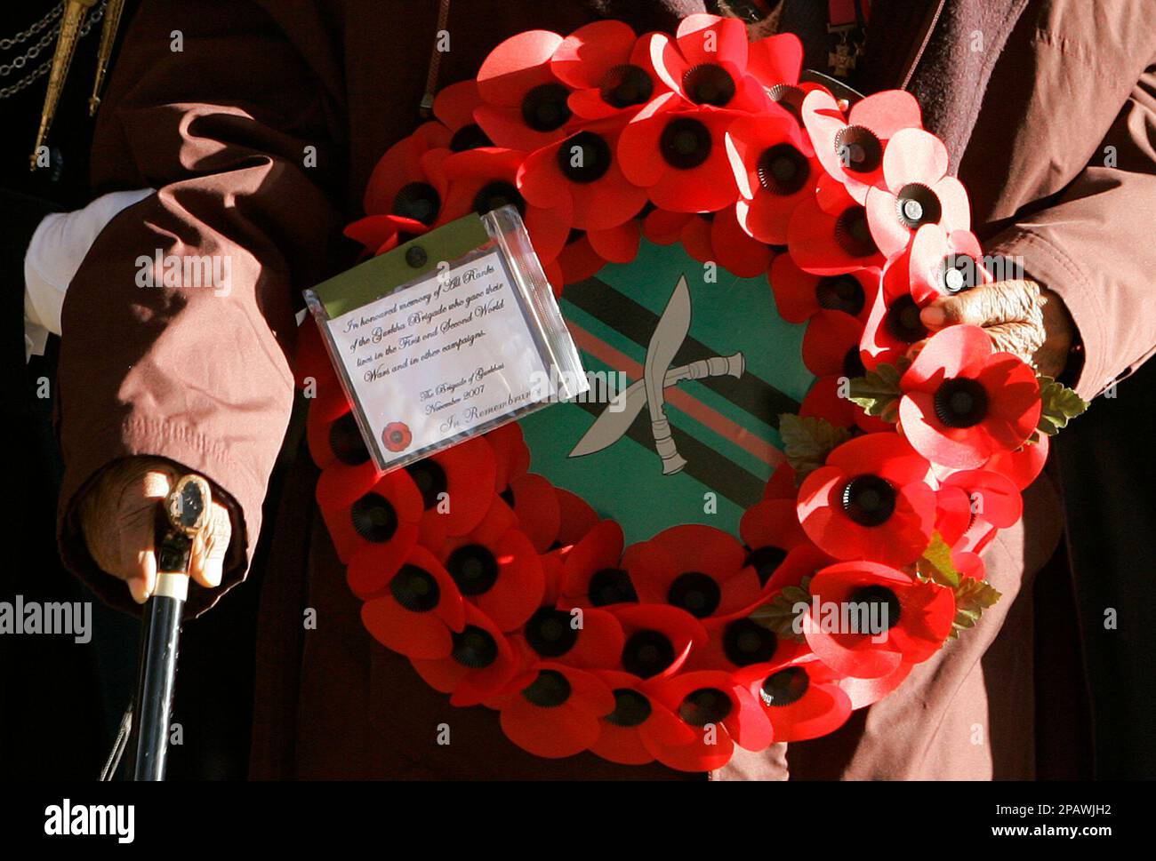 lieutenant-tul-bahadur-pun-v-c-lays-a-wreath-on-behalf-of-the-gurkas