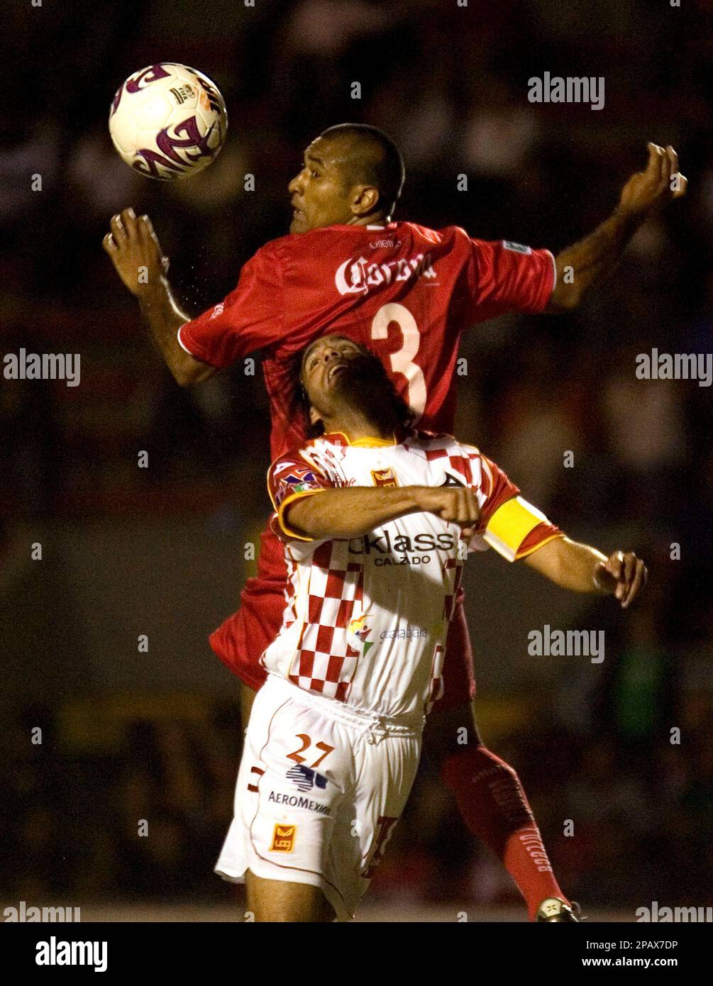 Toluca's Paulo Cesar Da Silva, of Paraguay, top, fights for the ball with  Tecos Juan Carlos Leano (27) in a Mexico Soccer league game in Guadalajara,  Mexico, Saturday, Nov. 3, 2007. (AP