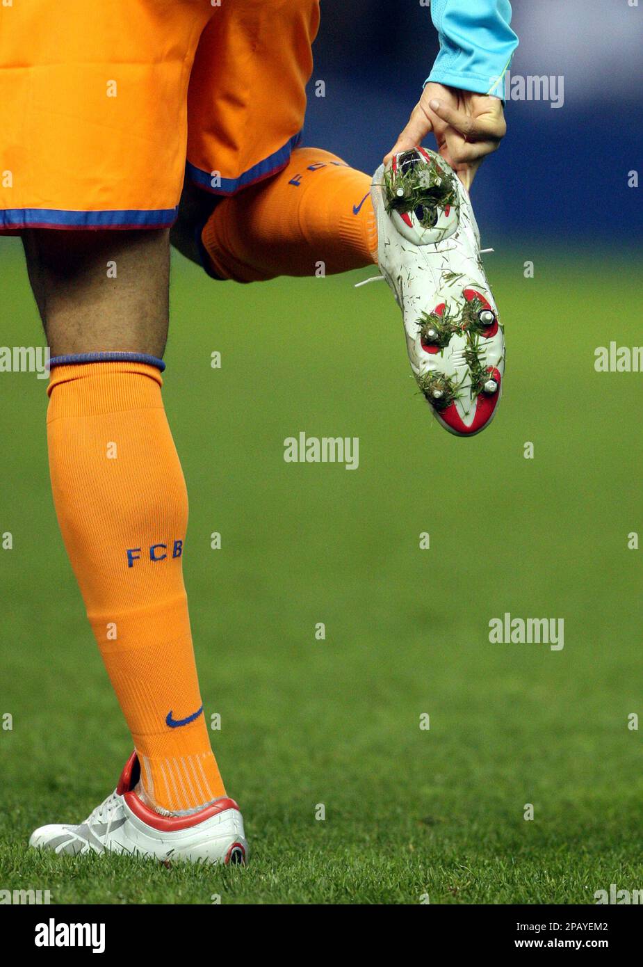Barcelona's Thierry Henry checks his football boots ahead of their group E  Champions League soccer match against Rangers at Ibrox, Glasgow, Scotland  Tuesday Oct. 23, 2007. (AP Photo/Scott Heppell Stock Photo - Alamy