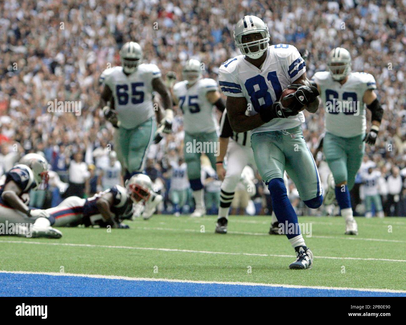 Dallas Cowboys wide receiver Terrell Owens (81) steps into the end zone for  a touchdown against the San Francisco 49ers during second quarter action.  The Cowboys defeated the 49ers 35-22, at Texas