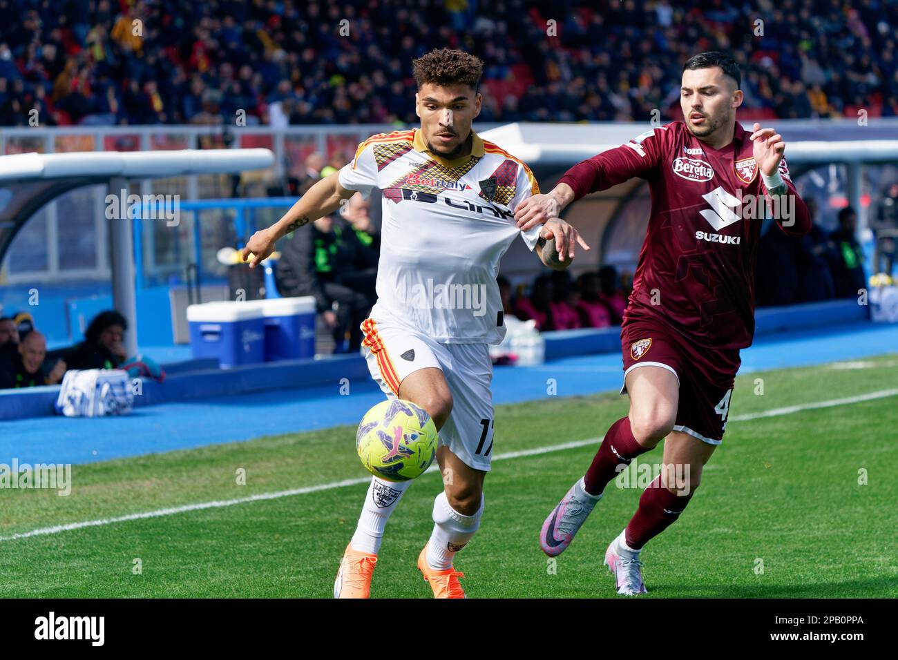 Jogador Valentin Gendrey Lecce Durante Partida Campeonato Italiano Série  Entre — Fotografia de Stock Editorial © VincenzoIzzo #535957996