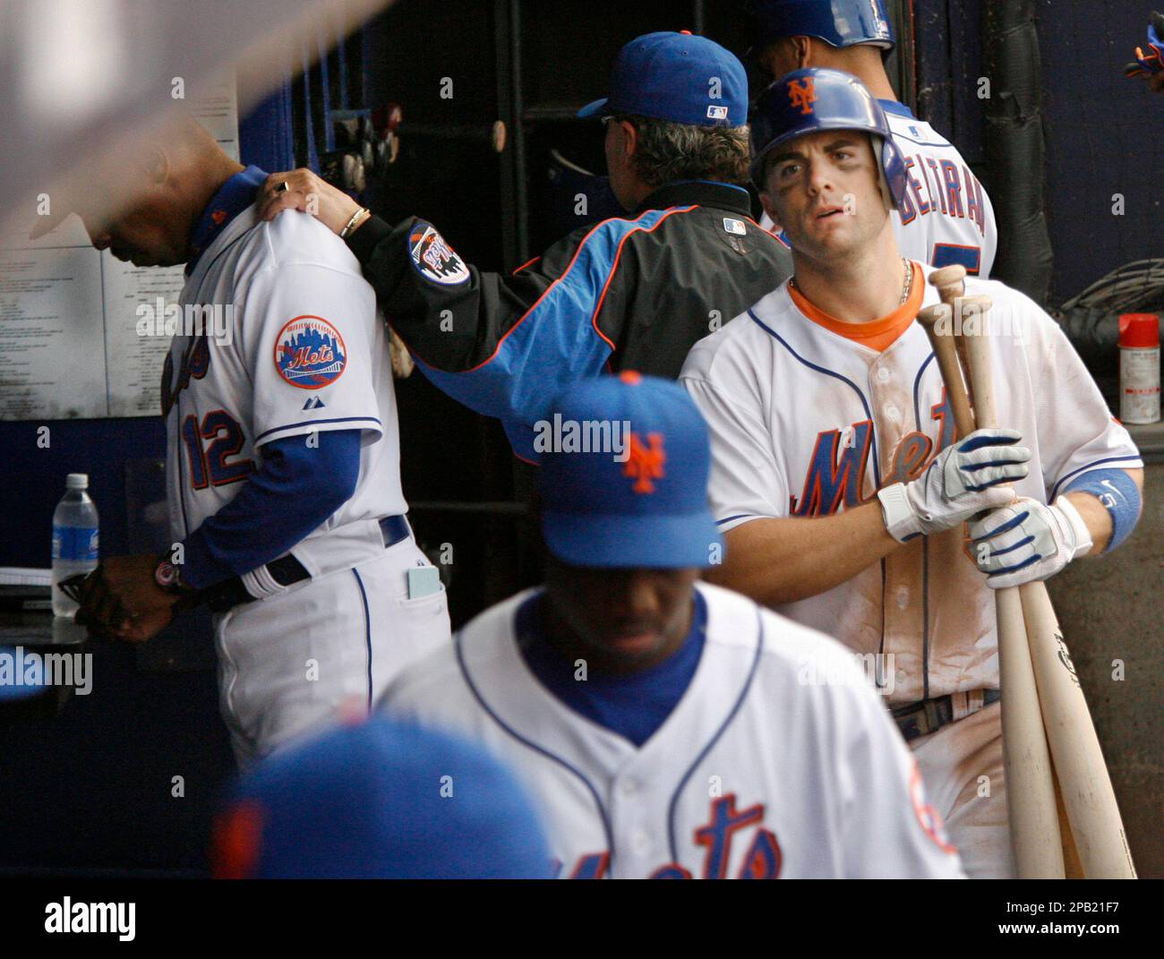 New York Mets pitching coach Rick Peterson consoles manager Willie Randolph, left, as David