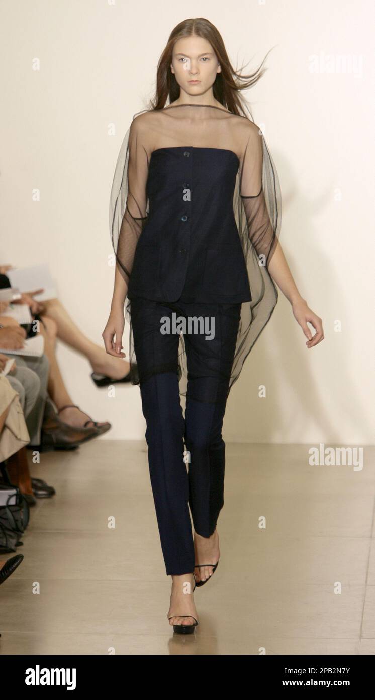 A model wears a creation part of the Jil Sander Spring/Summer 2008  collection presented in Milan, Italy,Tuesday, Sept. 25, 2007. (AP  Photo/Luca Bruno Stock Photo - Alamy