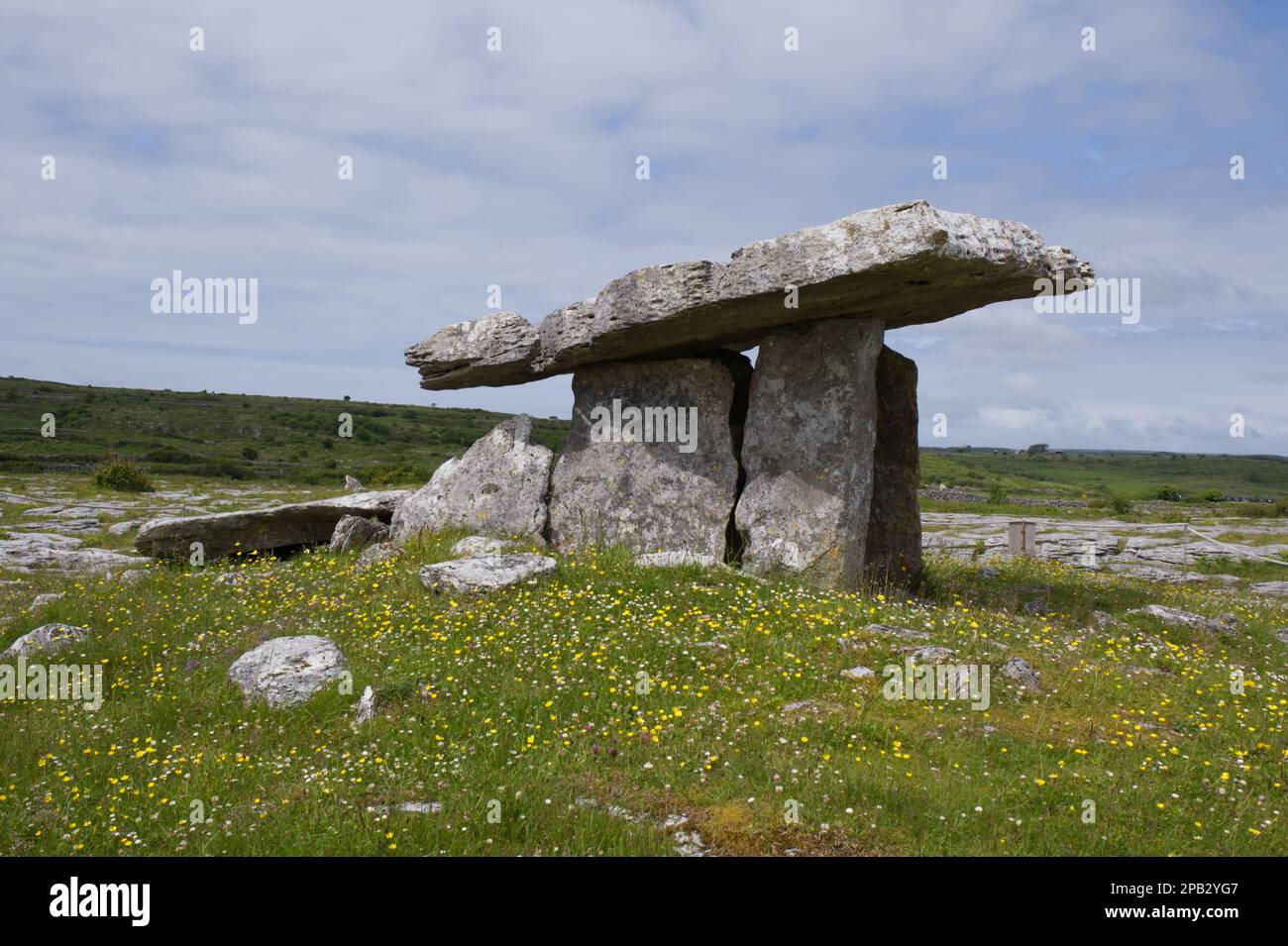 Poulnabrone Dolmen or portal tomb County Clare EIRE Stock Photo
