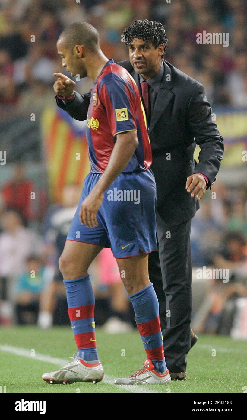 Barcelonas Dutch coach Frank Rijkaard gives insctructions to his player  Thierry Henry, from France, during their Spanish league soccer match  against Sevilla at the Camp Nou Stadium in Barcelona, Spain, Saturday, Sept.