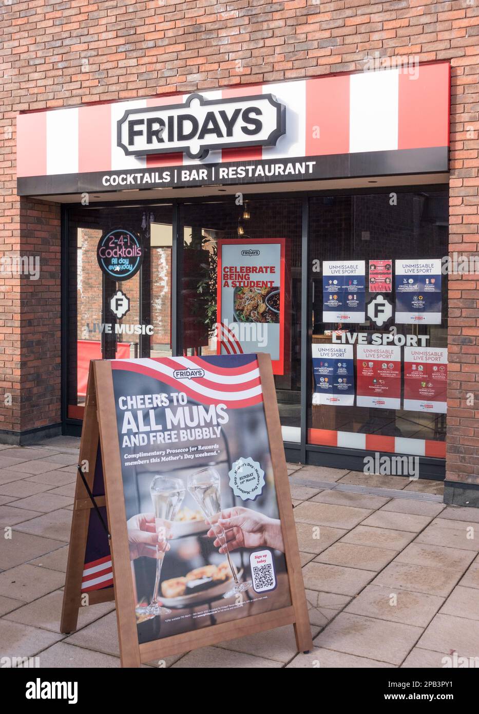 Exterior view of TGI Fridays bar and restaurant in Durham City, England, UK Stock Photo