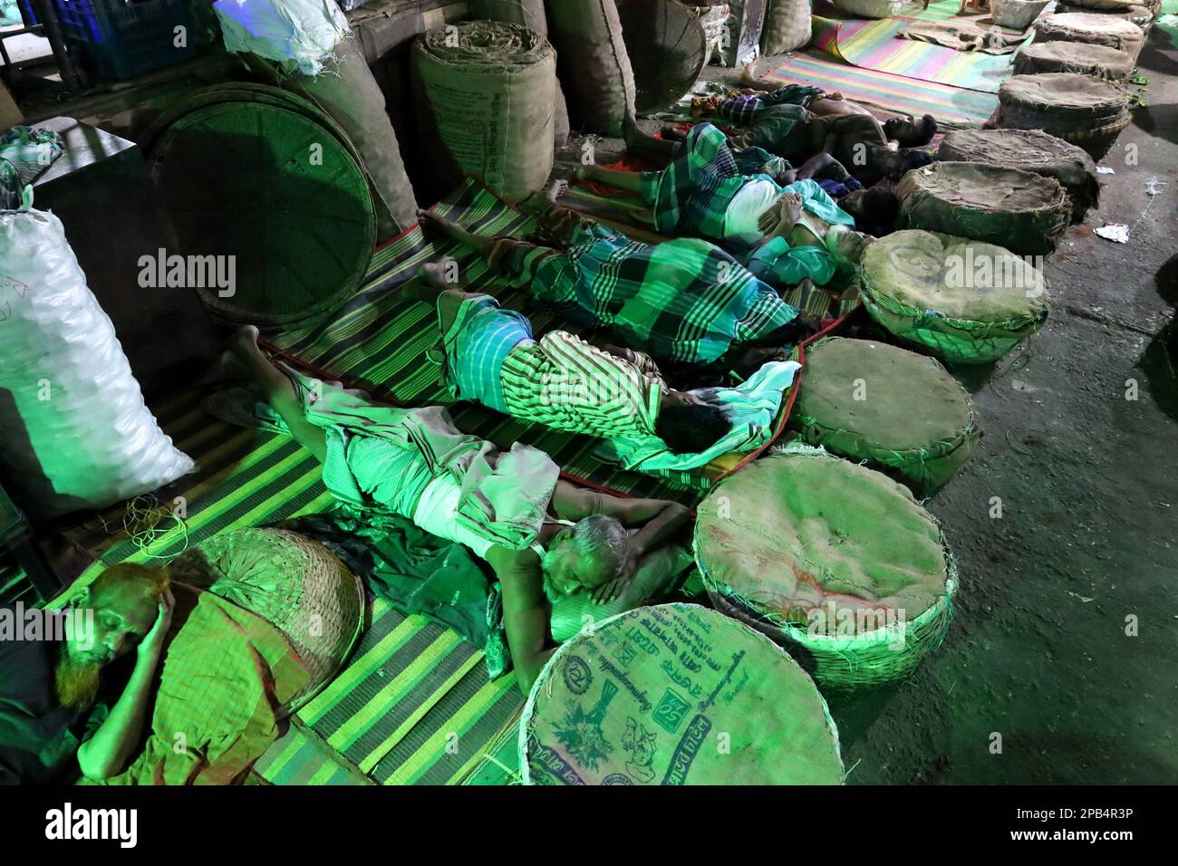 Dhaka, Dhaka, Bangladesh. 12th Mar, 2023. Porters of Karwan Bazar in