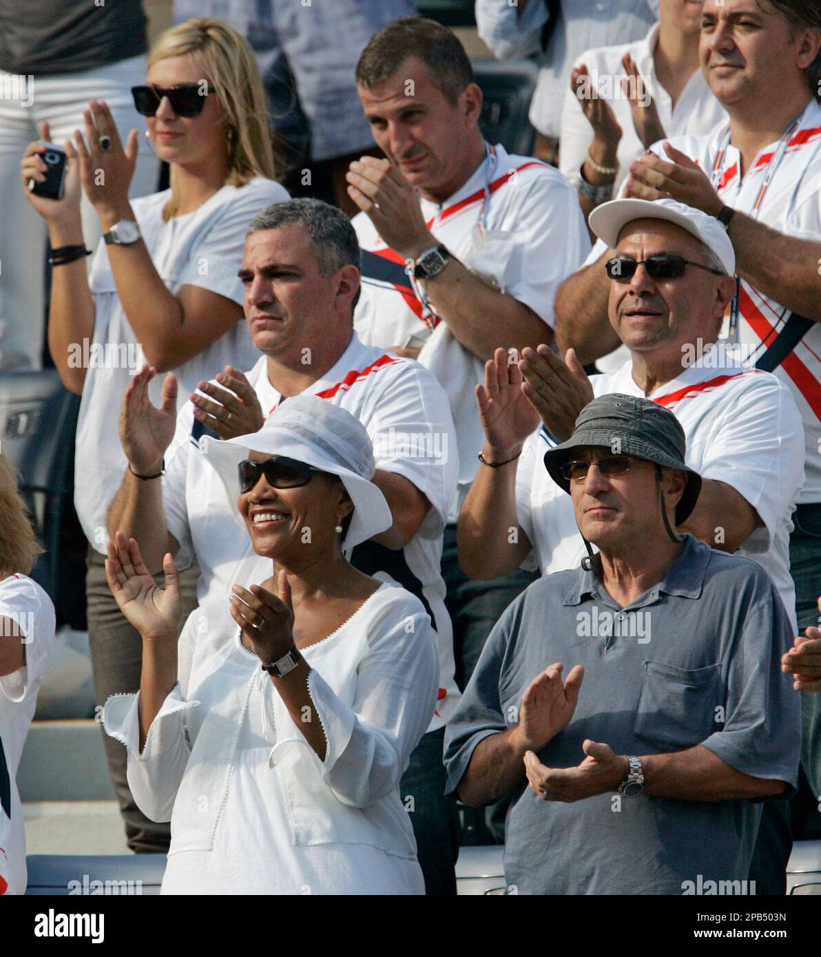 Actor Robert De Niro, lower right, applauds during the men's finals between Roger  Federer of Switzerland and Novak Djokovic of Serbia at the US Open tennis  tournament in New York, Sunday, Sept.