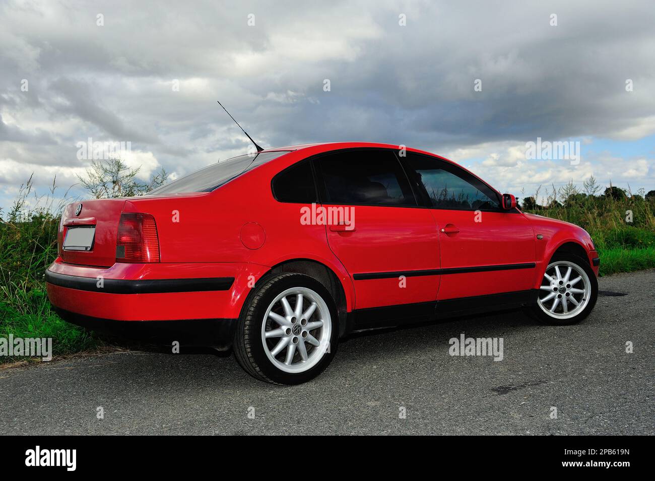 VW PASSAT B5, car, engine, auto,car, engine, clean, new, raised, cover,  horse car, engine, engine TDI, clean, new, raised, cover, horse, state  Stock Photo - Alamy