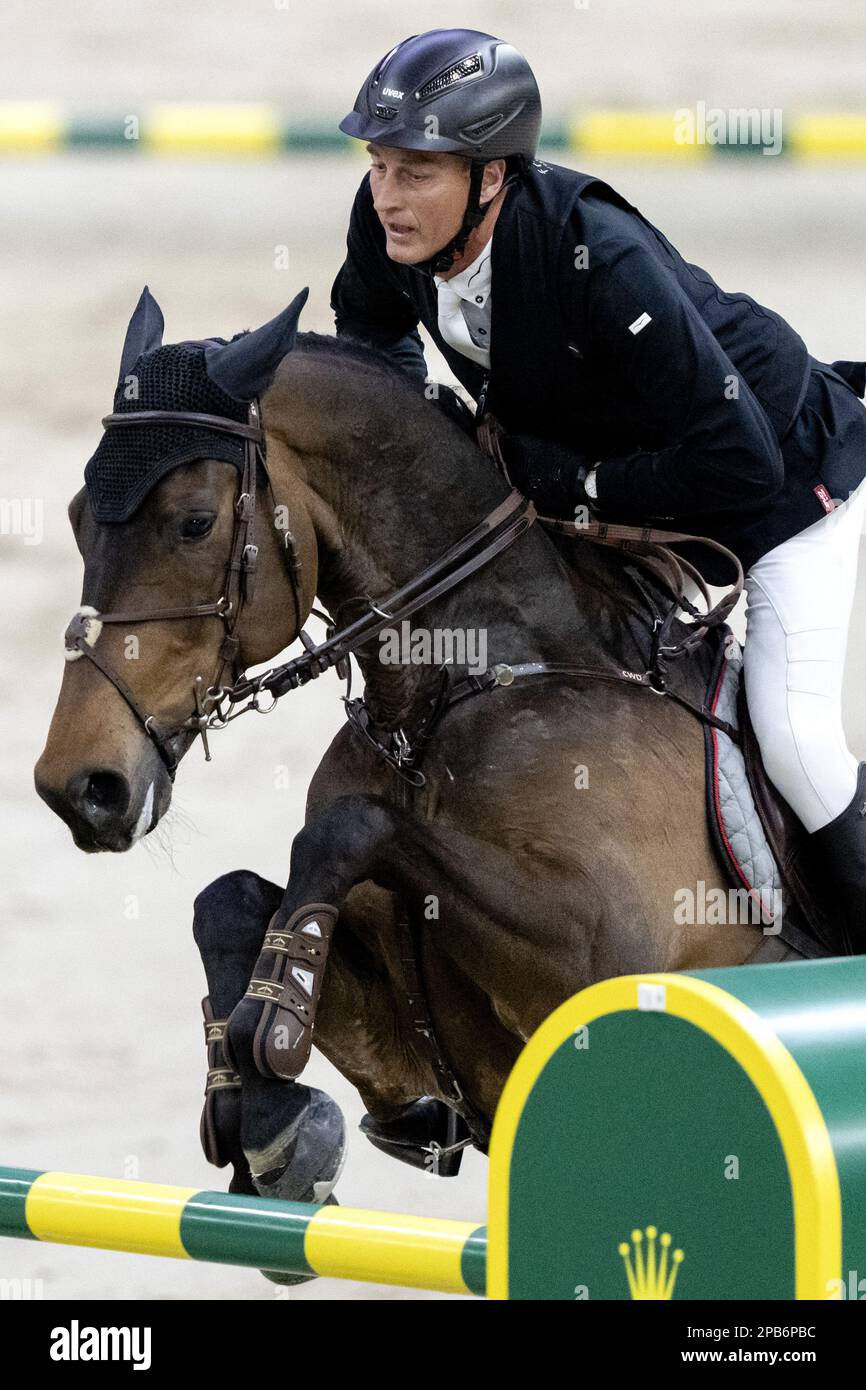 DEN BOSCH - Marc Houtzager (NED) on Holy Moley in action during the World Cup show jumping, during The Dutch Masters Indoor Brabant Horse Show. ANP SANDER KONING netherlands out - belgium out Stock Photo