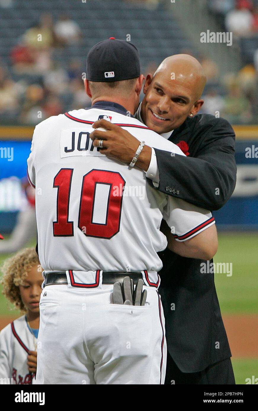 Former Atlanta Braves player David Justice, right, hugs Braves
