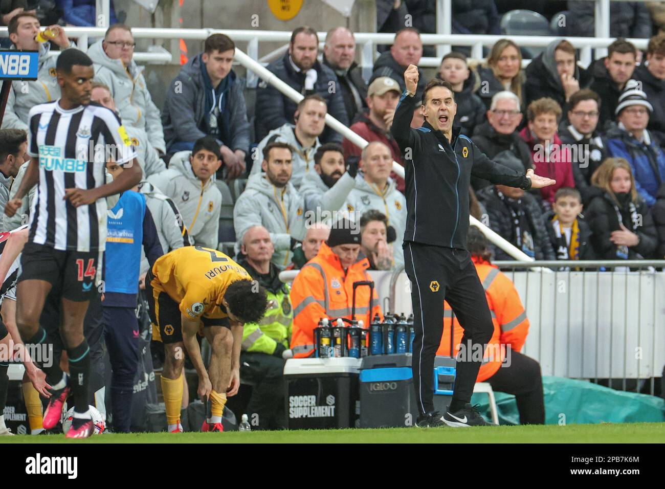 Julen Lopetegui manager of Wolverhampton Wanderers appeals during the Premier League match Newcastle United vs Wolverhampton Wanderers at St. James's Park, Newcastle, United Kingdom, 12th March 2023  (Photo by Mark Cosgrove/News Images) Stock Photo