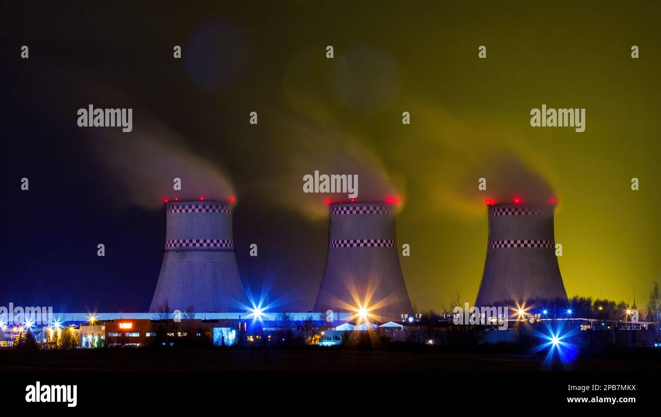 Thermal power plant. Cooling towers, steam from pipes Stock Photo Alamy
