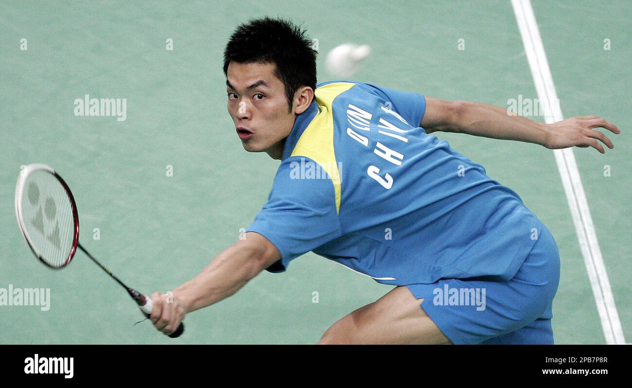 Chinas Lin Dan returns a shot against the Netherlands Dicky Palyama during the mens singles 3rd round of 2007 World Badminton Championships at Putra Stadium in Kuala Lumpur, Malaysia, Thursday, August 16,